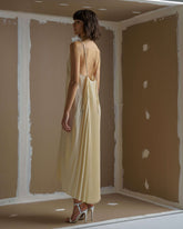 Abito con dettaglio plissè