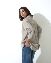 Camicia in popeline di cotone biologico a righe color cammello