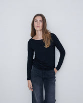 T-shirt scollo a barca nera