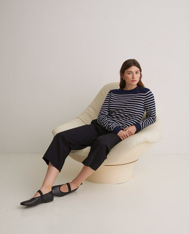 Maglione in cotone biologico a righe blu navy