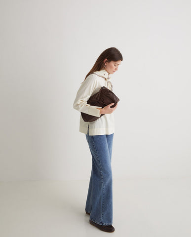 Blusa ecrù con sciarpa rimovibile