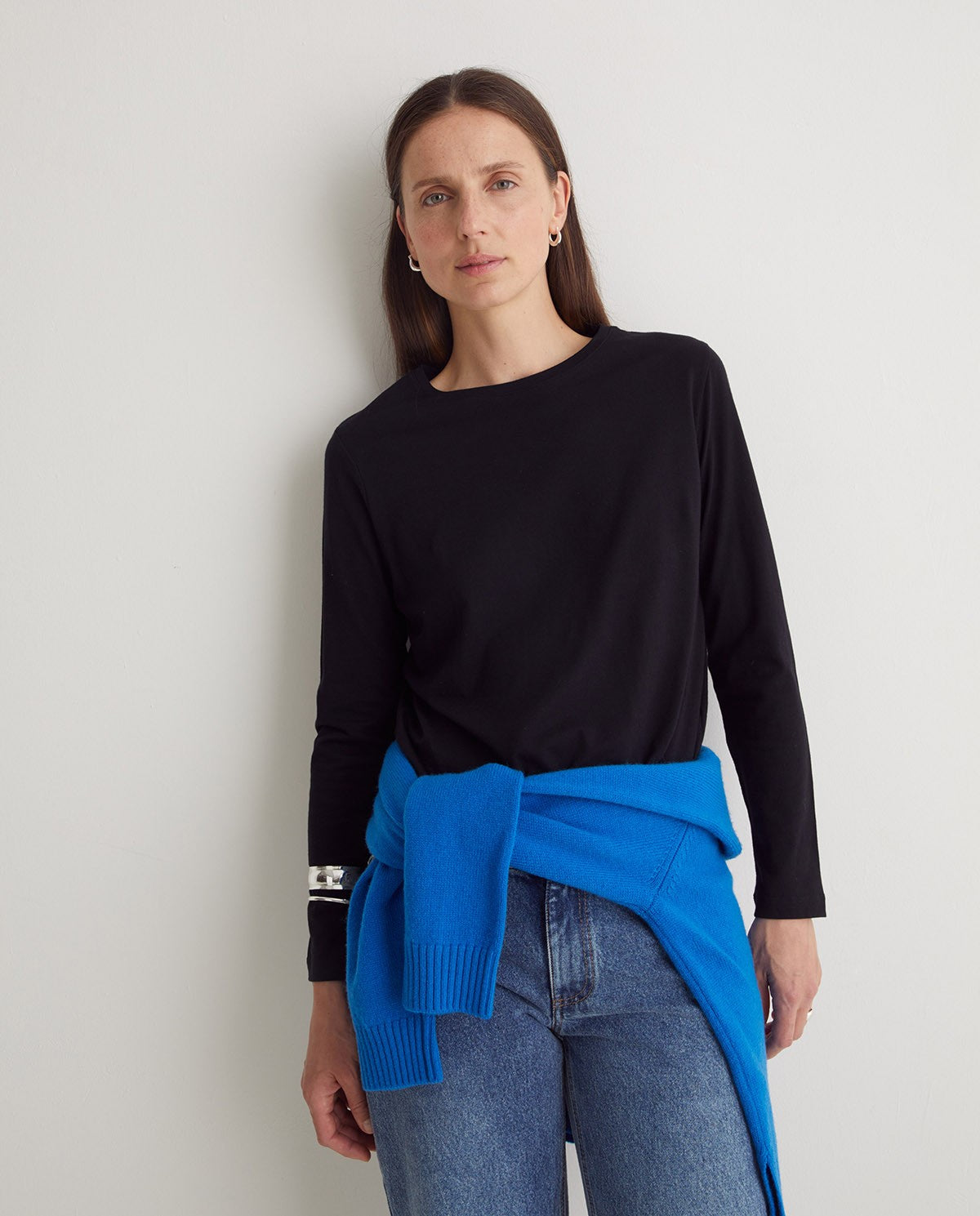 T-shirt nera a maniche lunghe in cotone biologico