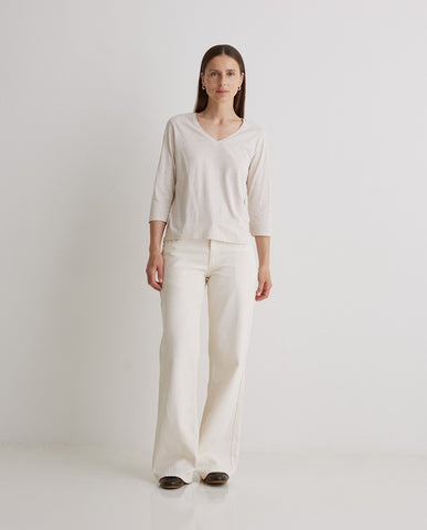 T-shirt con scollo a V in cotone biologico ecrù