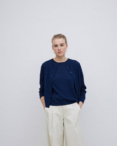 Cardigan blu scuro in lana merino 100%