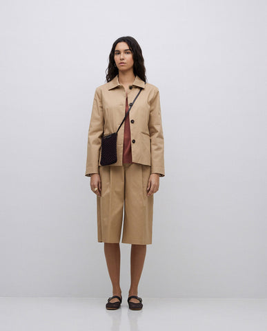 Bermuda in tessuto gabardine cammello