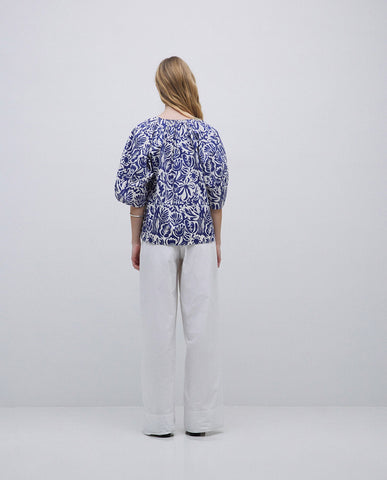 Camicia con scollo a V floreale blu indaco