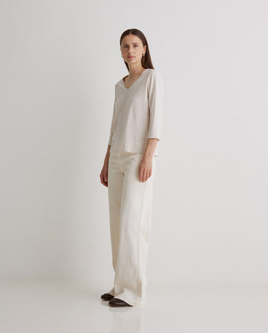 T-shirt con scollo a V in cotone biologico ecrù