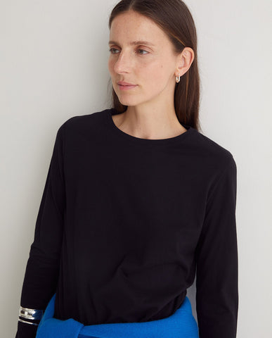 T-shirt nera a maniche lunghe in cotone biologico