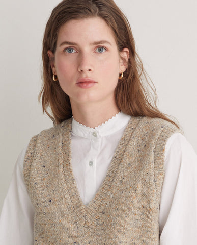 Gilet beige in lana merino con scollo a V