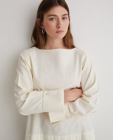 Blusa ecrù con sciarpa rimovibile