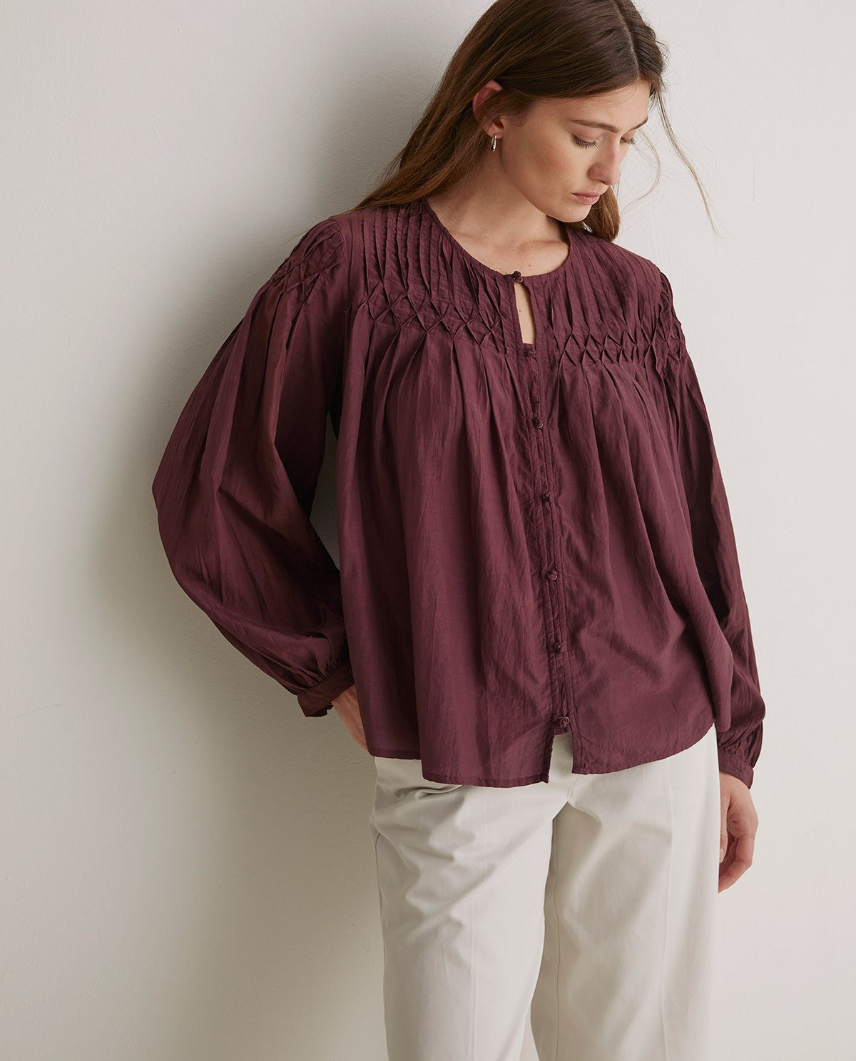 Blusa plissettata in cotone color melanzana