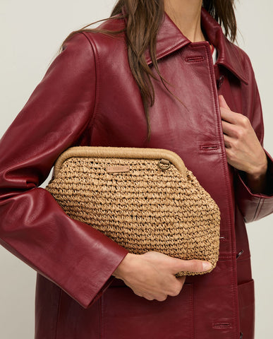 Pochette intrecciata con manico in pelle