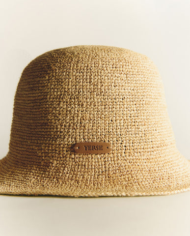 Cappello a secchiello in rafia