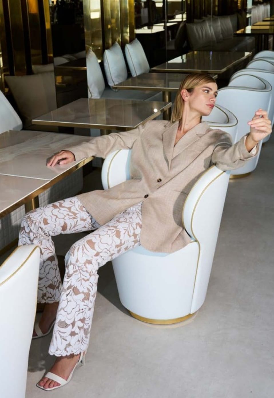 PANTALONE CON RICAMO